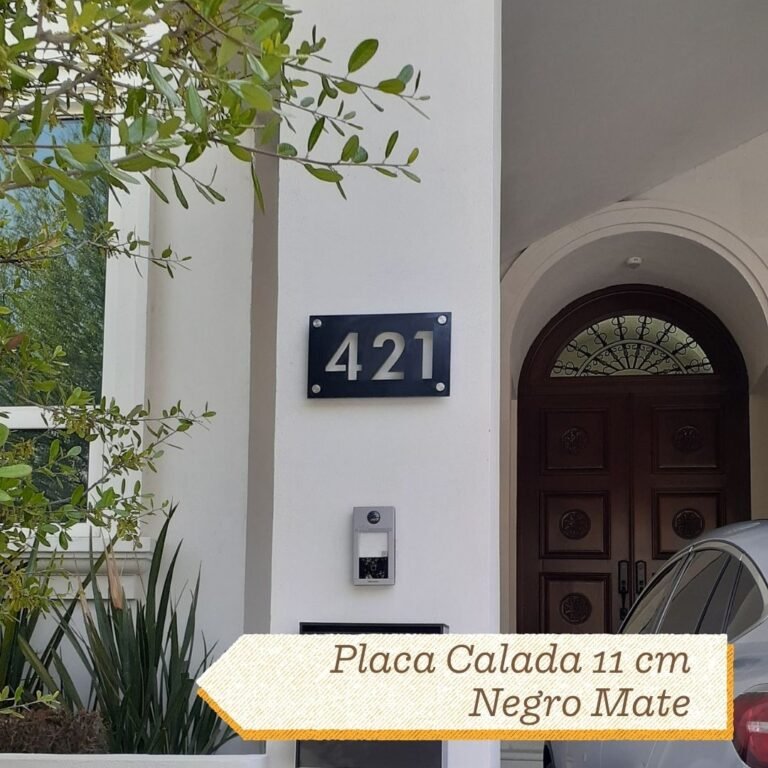 Placa Calada 11cm Negro Mate